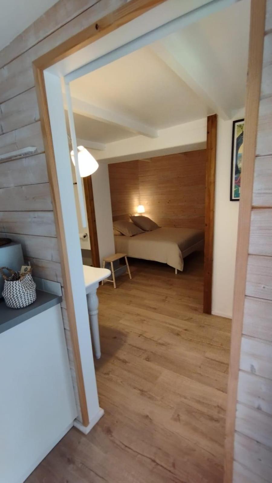 Bed and Breakfast La Bergerie Des Colles Entrecasteaux Екстер'єр фото