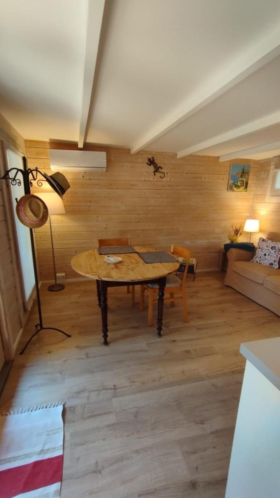 Bed and Breakfast La Bergerie Des Colles Entrecasteaux Екстер'єр фото