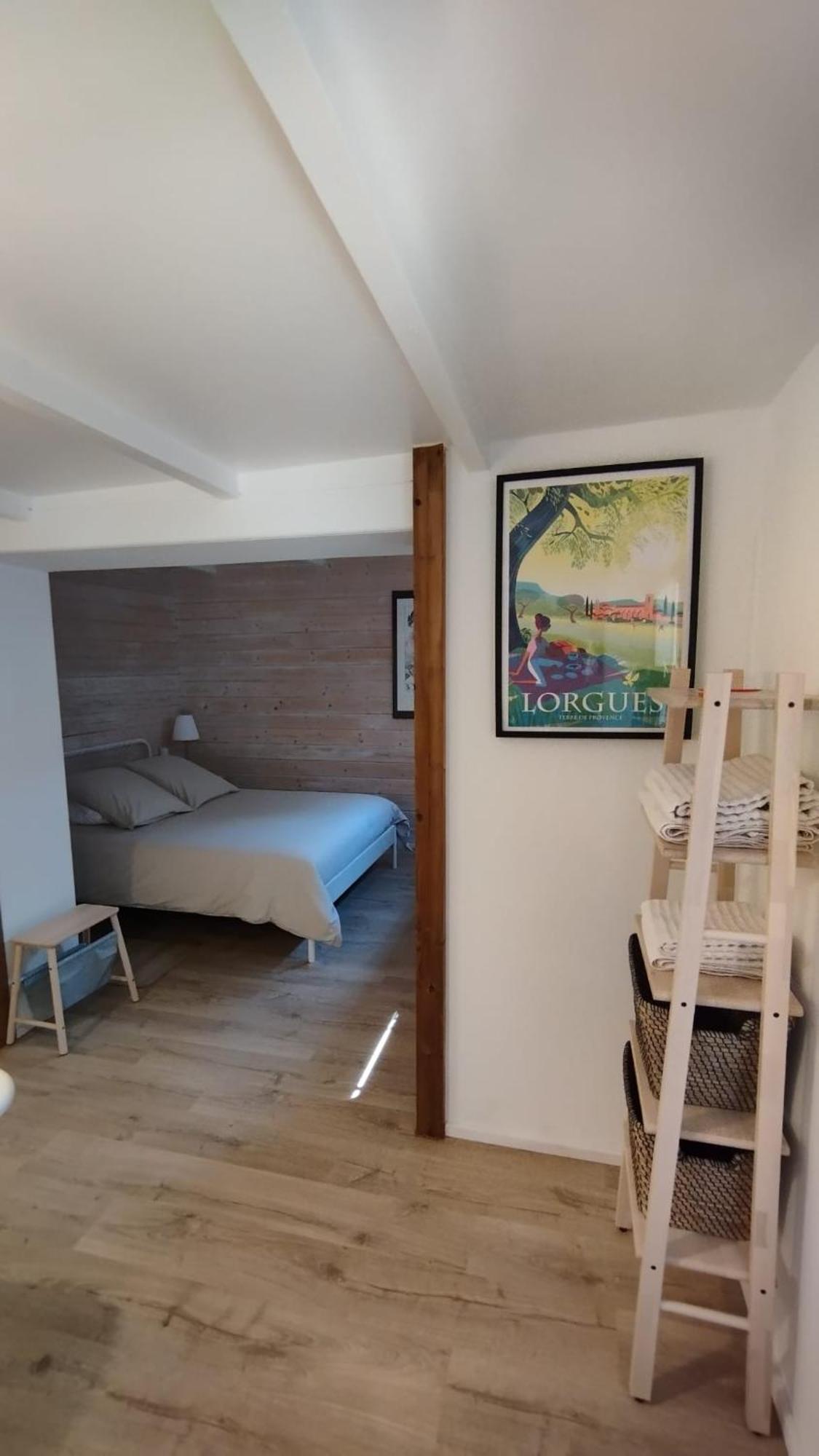 Bed and Breakfast La Bergerie Des Colles Entrecasteaux Екстер'єр фото